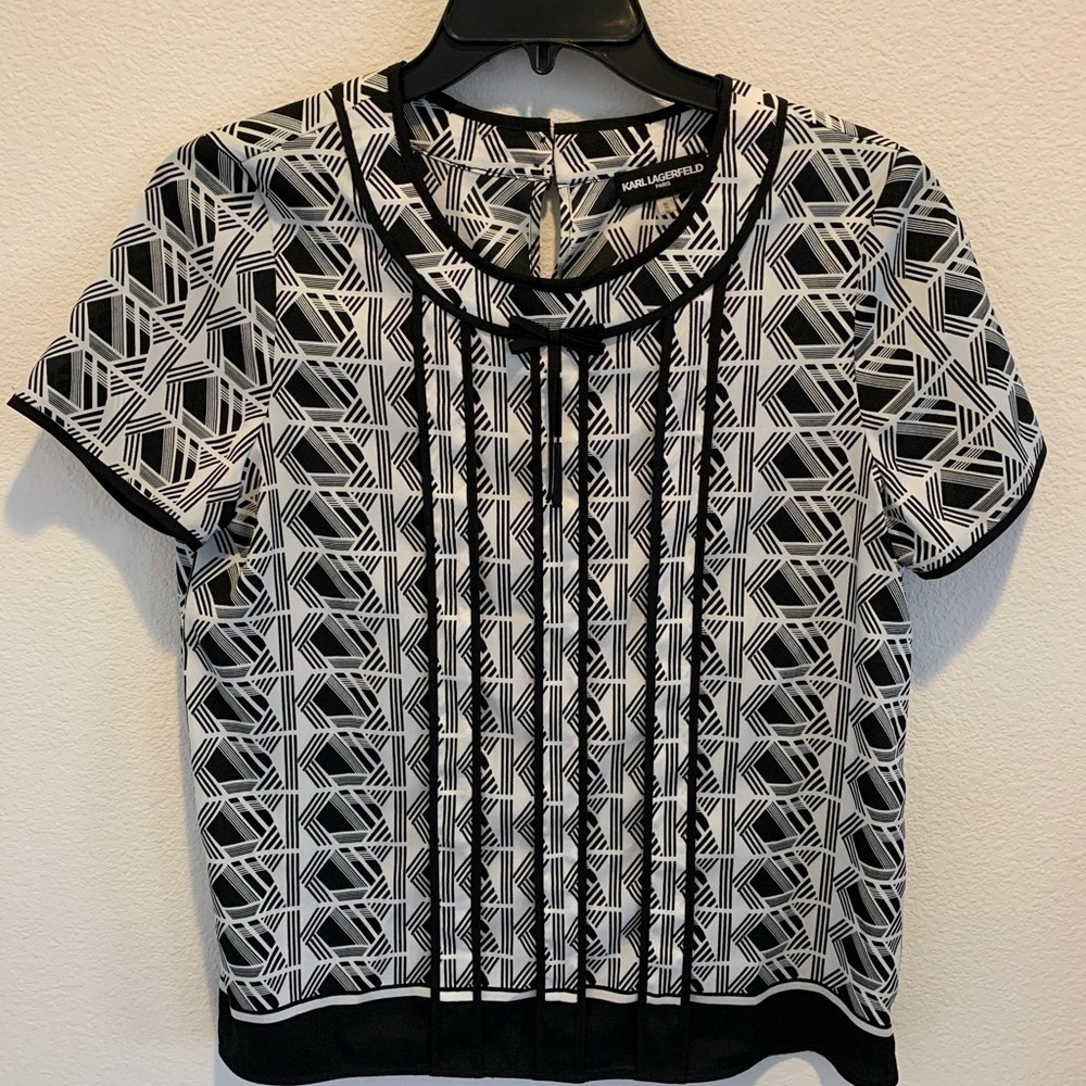 Karl Lagerfeld Size M Designer Top-Paris. NWOT.​​​​​​​​​​​​​​​​​​​​​​​